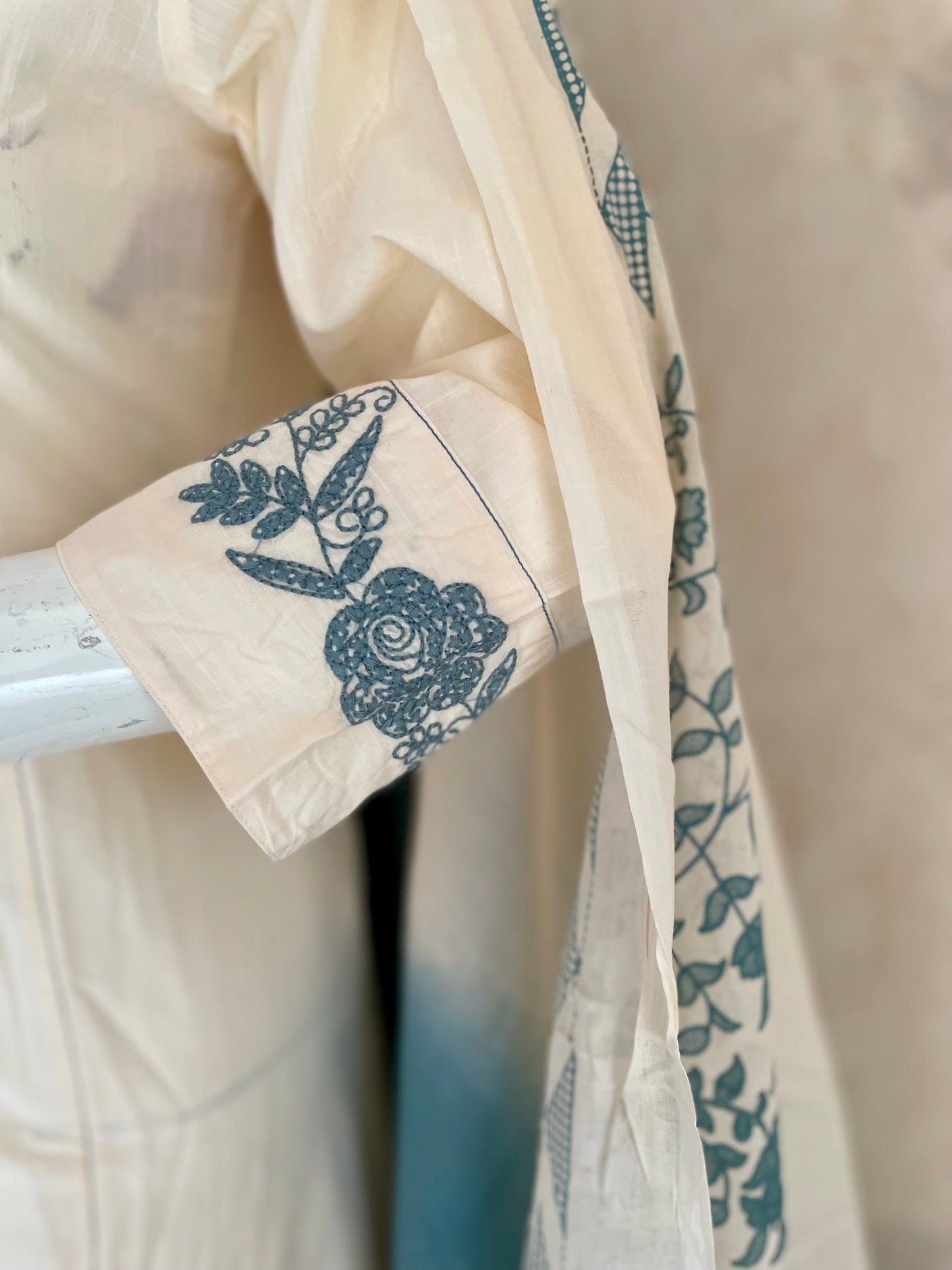 RaasRa Effortless Grace in Every Thread — Off White Cotton Embroidery Kurta Set — view 6