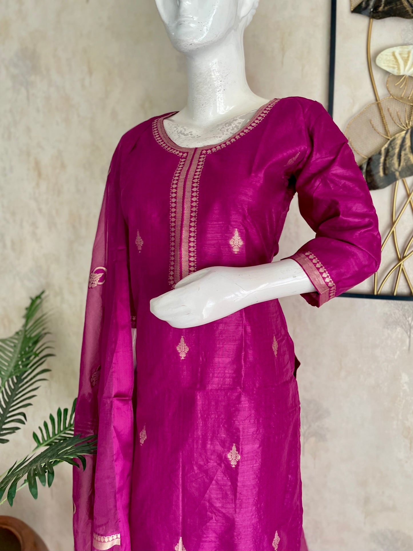 Fuchsia Royale – Banarasi Raw Silk Kadwa Booti Kurta Set
