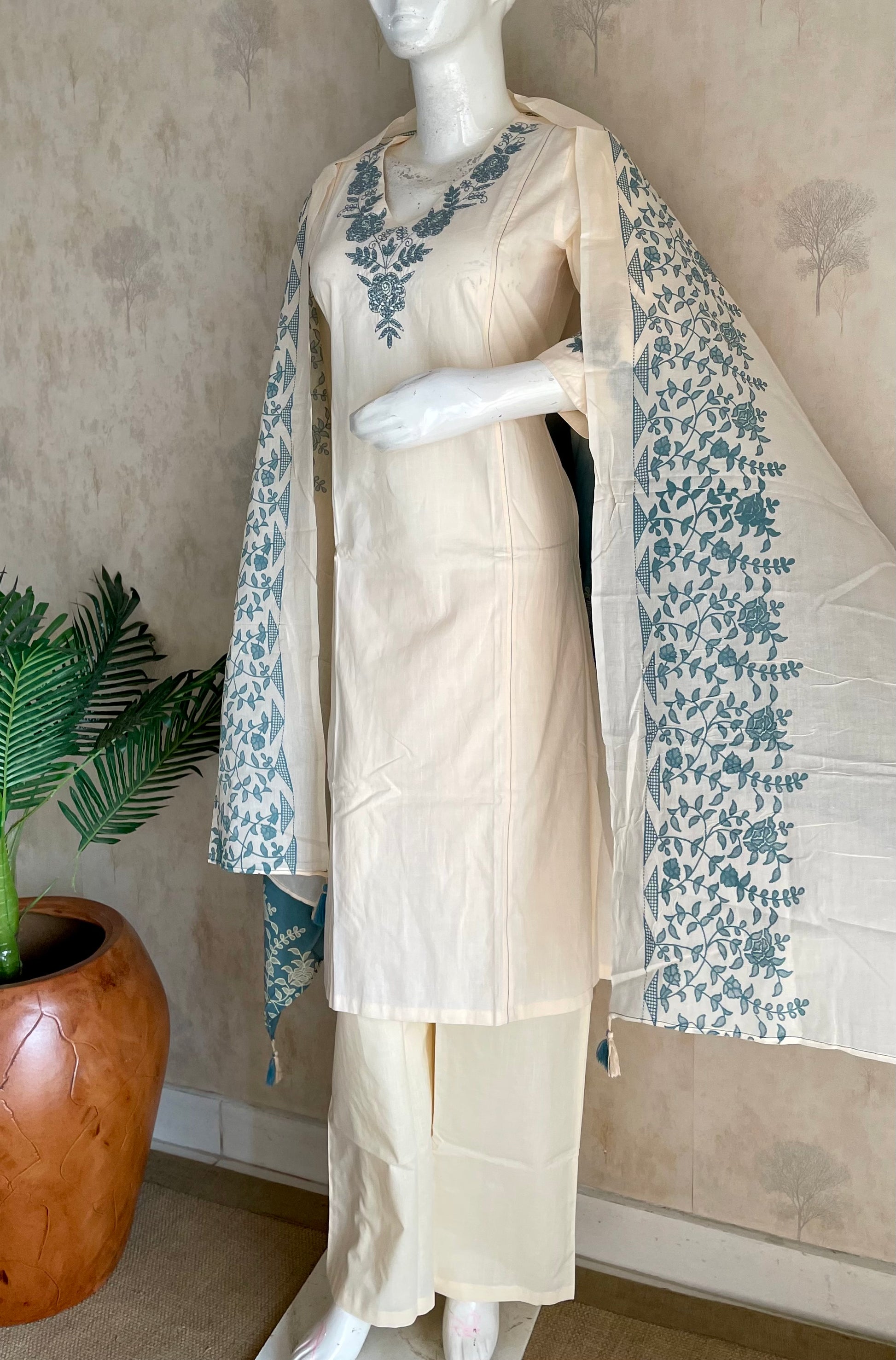 RaasRa Effortless Grace in Every Thread — Off White Cotton Embroidery Kurta Set — view 2