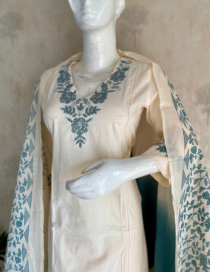 RaasRa Effortless Grace in Every Thread — Off White Cotton Embroidery Kurta Set — view 4