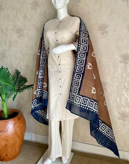 RaasRa Quiet Elegance Speaks Volumes — Off White Handloom Cotton Kurta Set with Indigo Dupatta — view 2