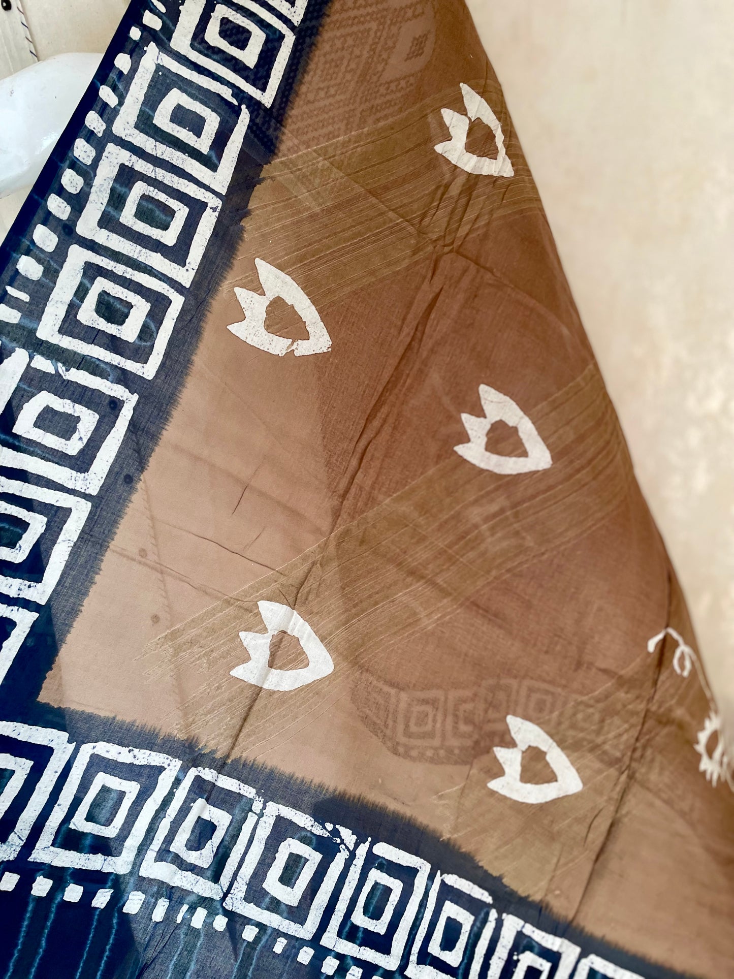 RaasRa Quiet Elegance Speaks Volumes — Off White Handloom Cotton Kurta Set with Indigo Dupatta — view 6
