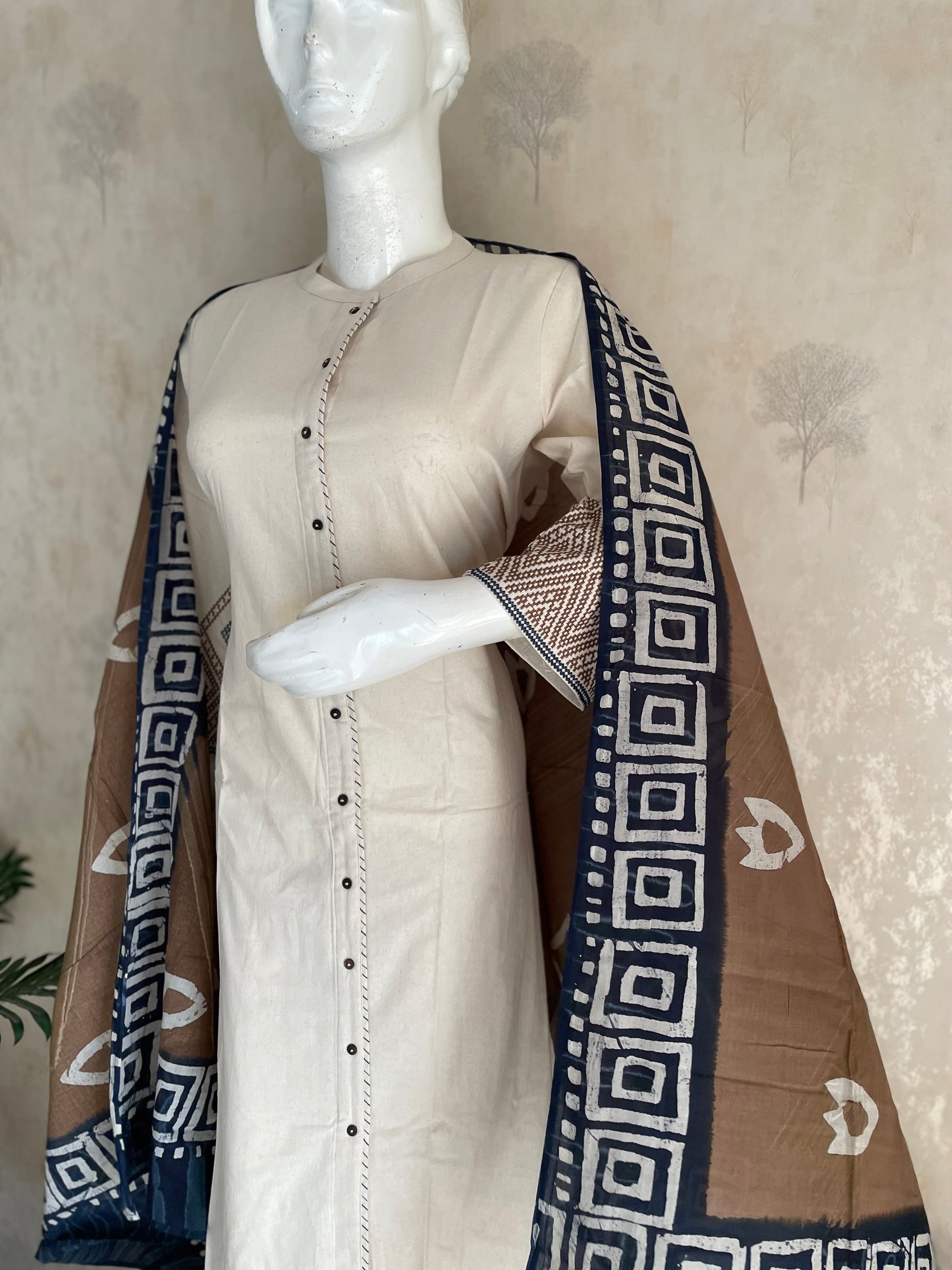 RaasRa Quiet Elegance Speaks Volumes — Off White Handloom Cotton Kurta Set with Indigo Dupatta — view 7