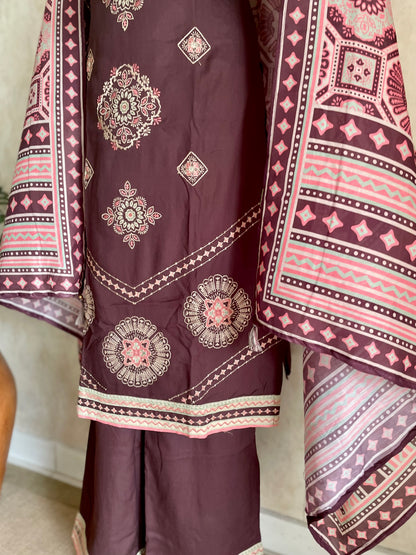 RaasRa Draped in Off- white Grandeur — Embroidered Rayon Cotton Kurta Set with Dupatta — view 7