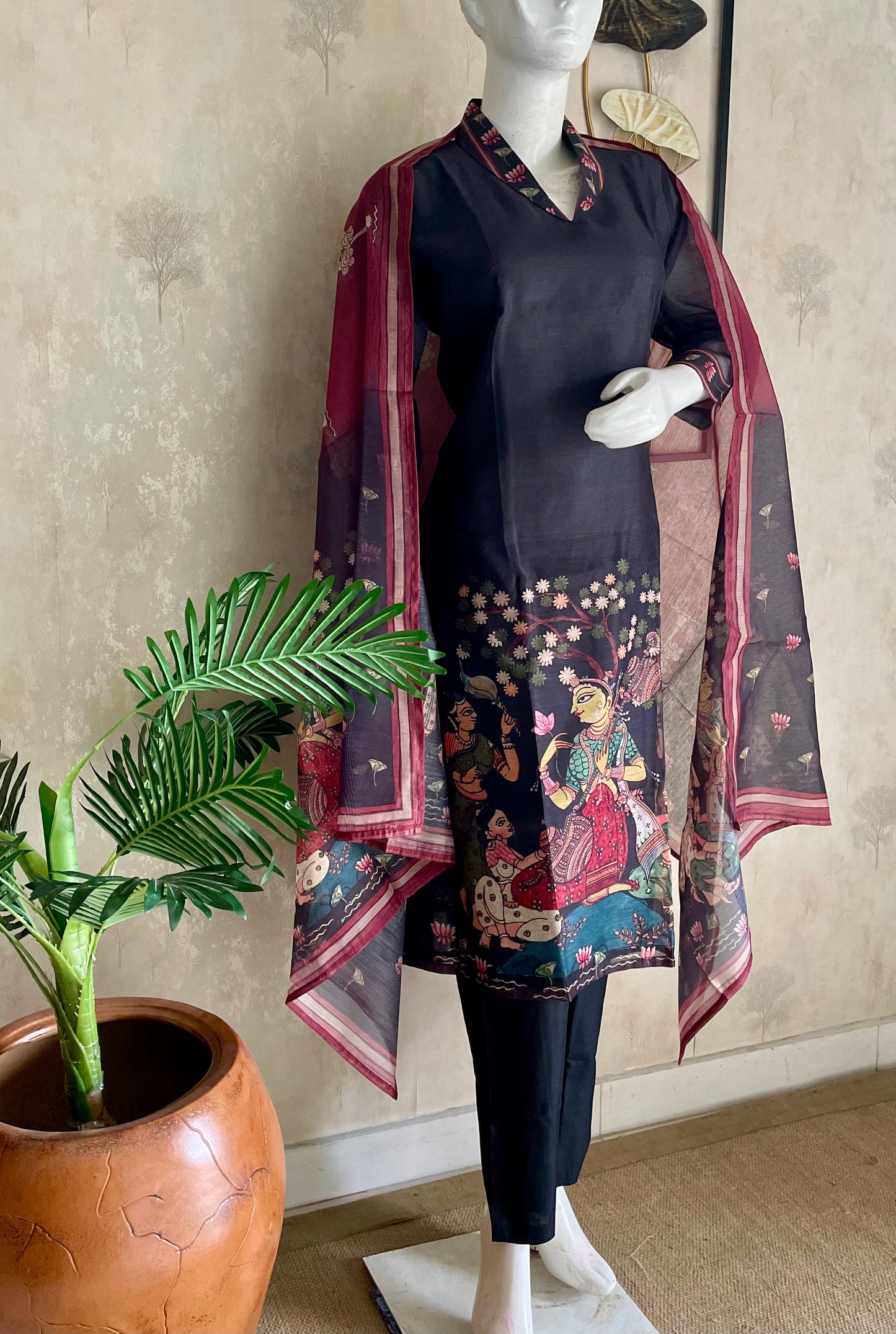 Black Linen Kurta Set with Tanchoi Print Kurta