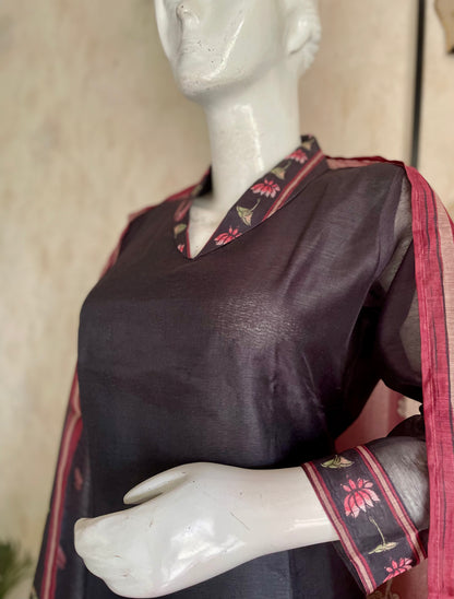Black Linen Kurta Set with Tanchoi Print Kurta