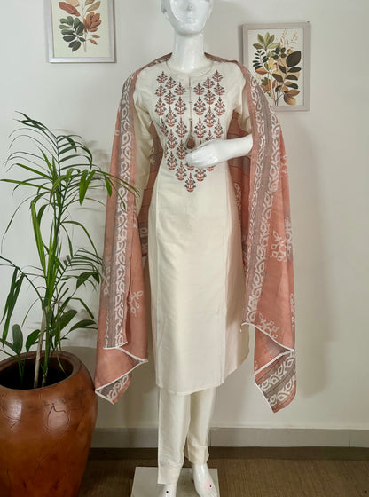 Pearlescent Elegance: The Silk Kurta Set