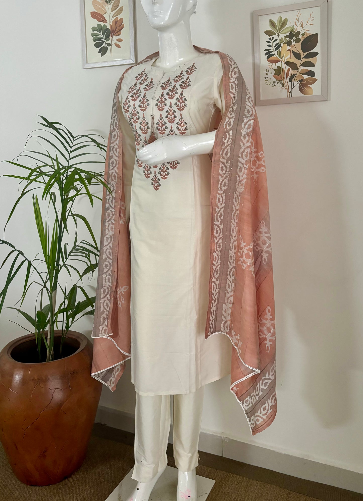 Pearlescent Elegance: The Silk Kurta Set