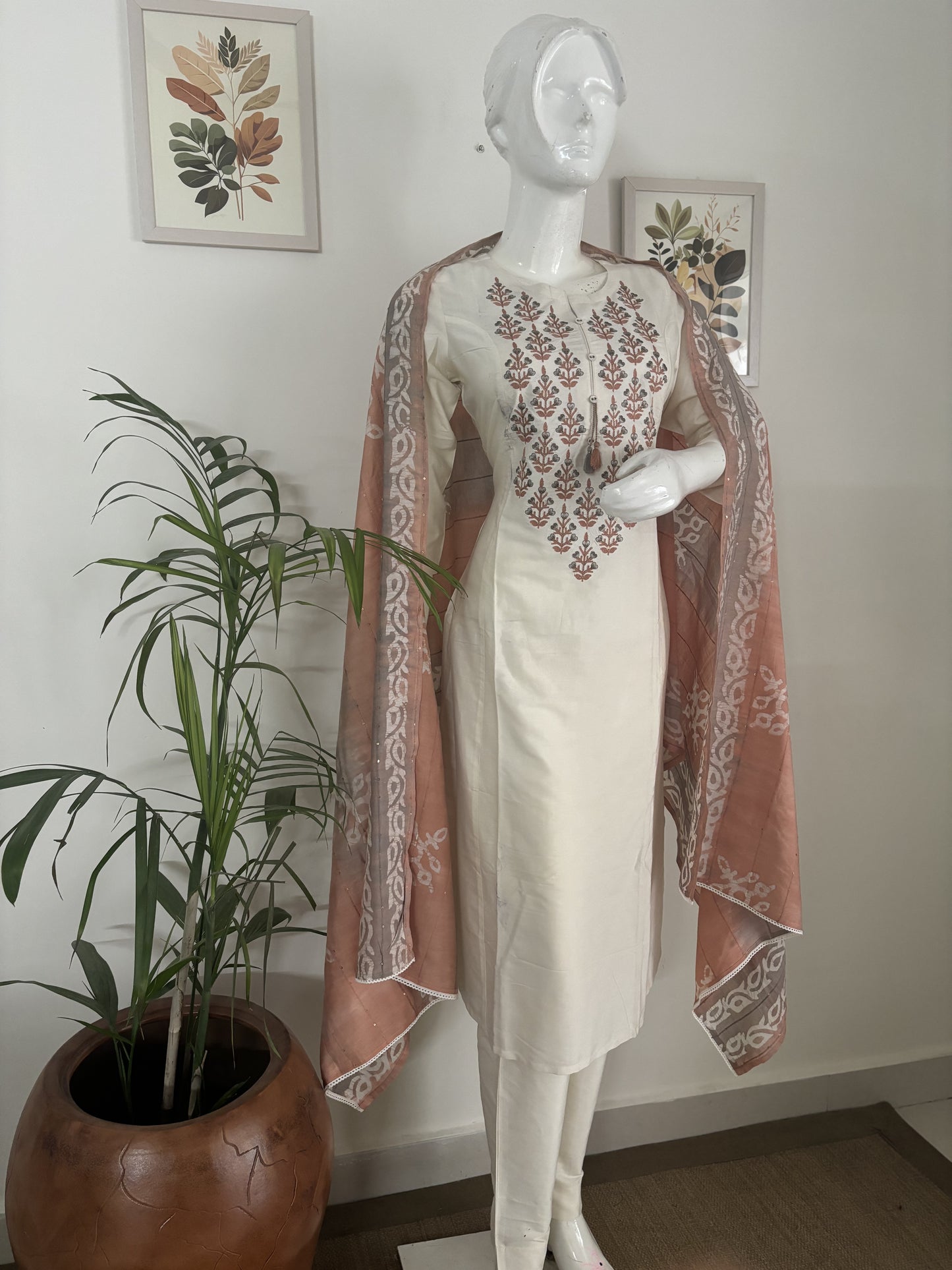 Pearlescent Elegance: The Silk Kurta Set