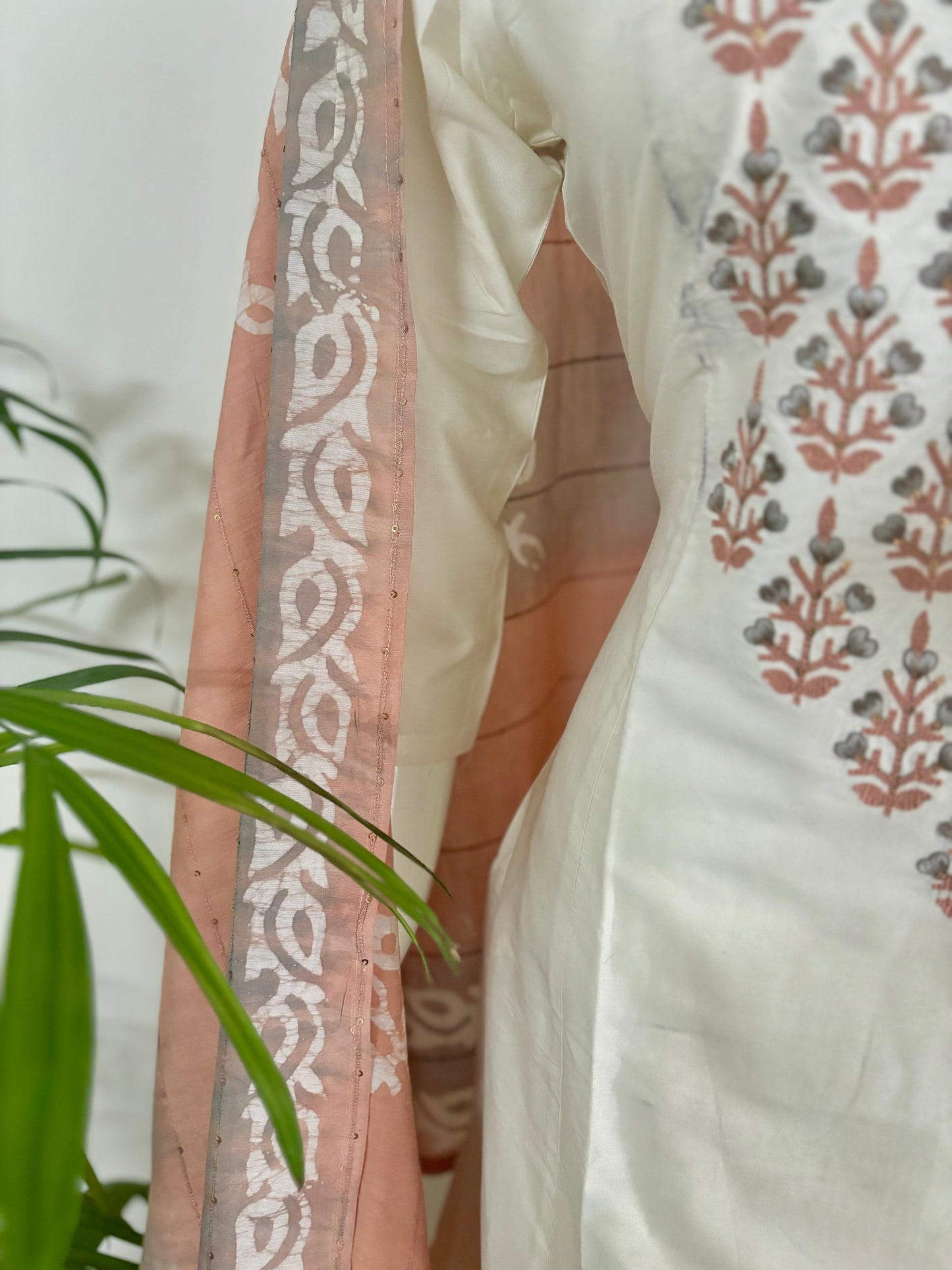 Pearlescent Elegance: The Silk Kurta Set