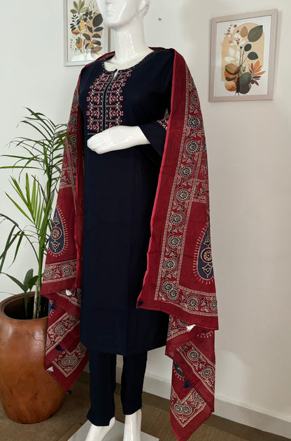 Navy Blue Elegance: Handloom Cotton Kurta Set