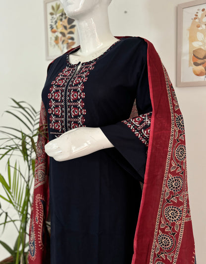 Navy Blue Elegance: Handloom Cotton Kurta Set