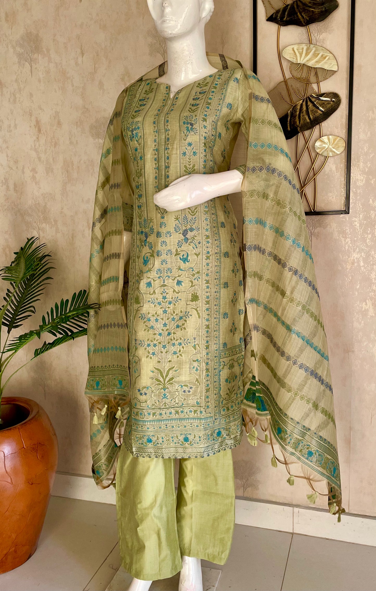 Lime Green Elegance – Kashmiri Jamdani Kurta Set