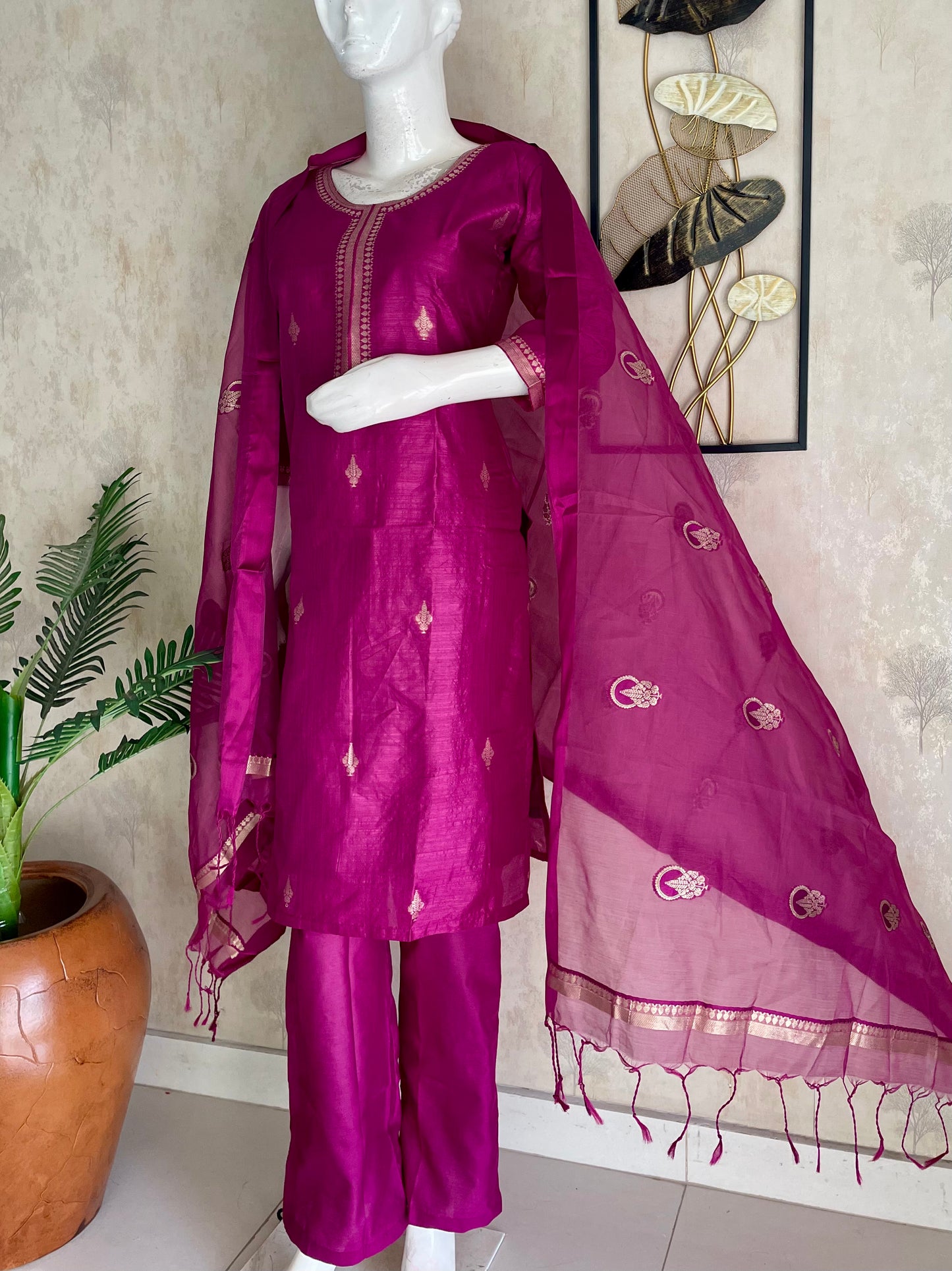 Fuchsia Royale – Banarasi Raw Silk Kadwa Booti Kurta Set