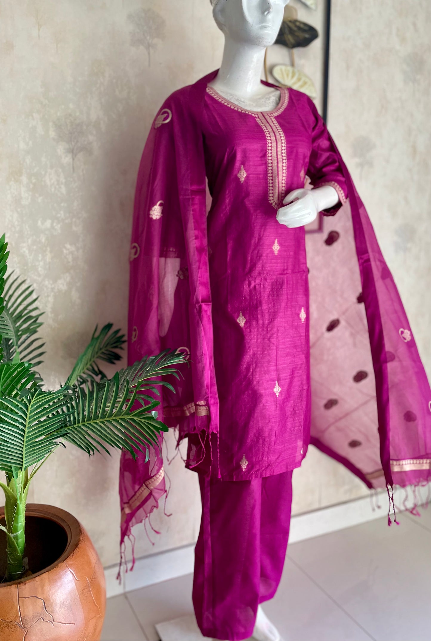 Fuchsia Royale – Banarasi Raw Silk Kadwa Booti Kurta Set
