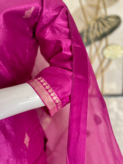 Fuchsia Royale – Banarasi Raw Silk Kadwa Booti Kurta Set