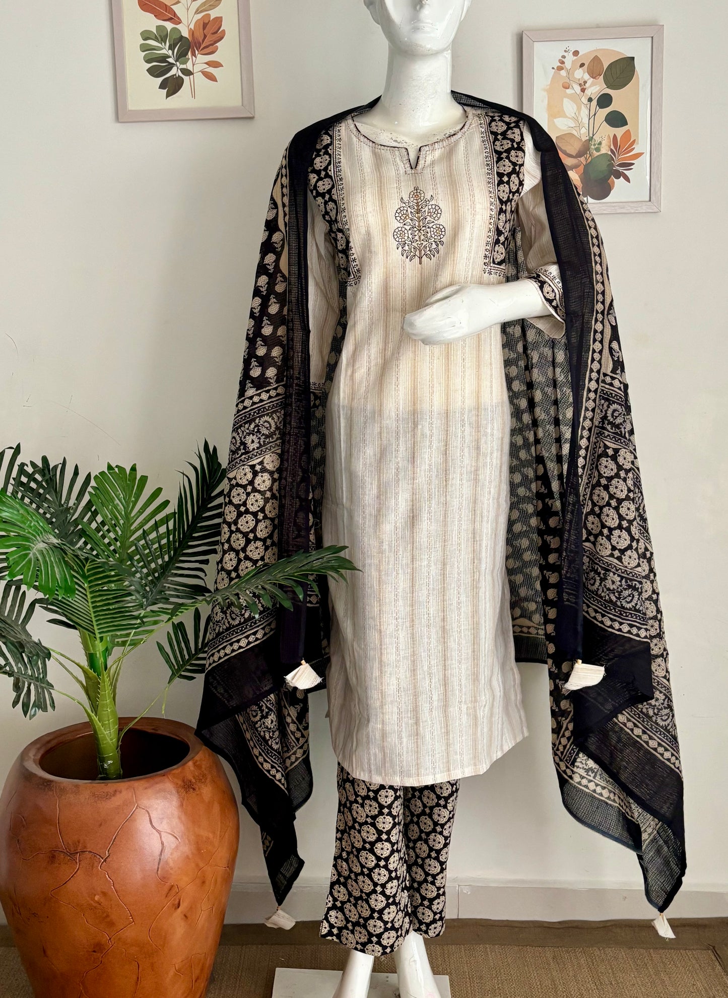 Elegant Harmony – Off-White Handloom Cotton Kurta Set