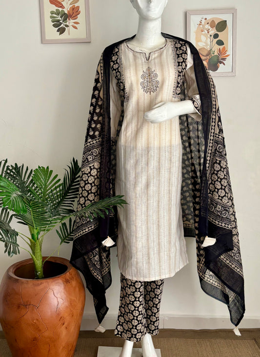 Elegant Harmony – Off-White Handloom Cotton Kurta Set