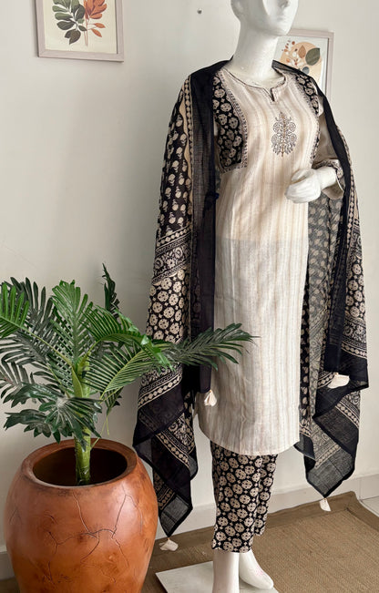 Elegant Harmony – Off-White Handloom Cotton Kurta Set