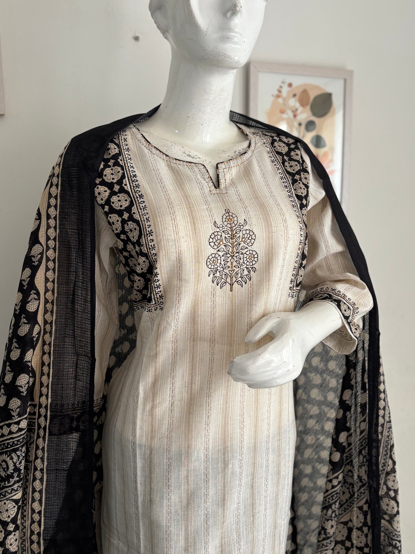 Elegant Harmony – Off-White Handloom Cotton Kurta Set