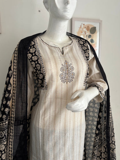 Elegant Harmony – Off-White Handloom Cotton Kurta Set
