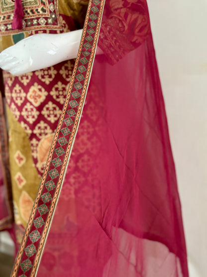 Zehra – Multishade Pure Silk Digital Print Kurta Set