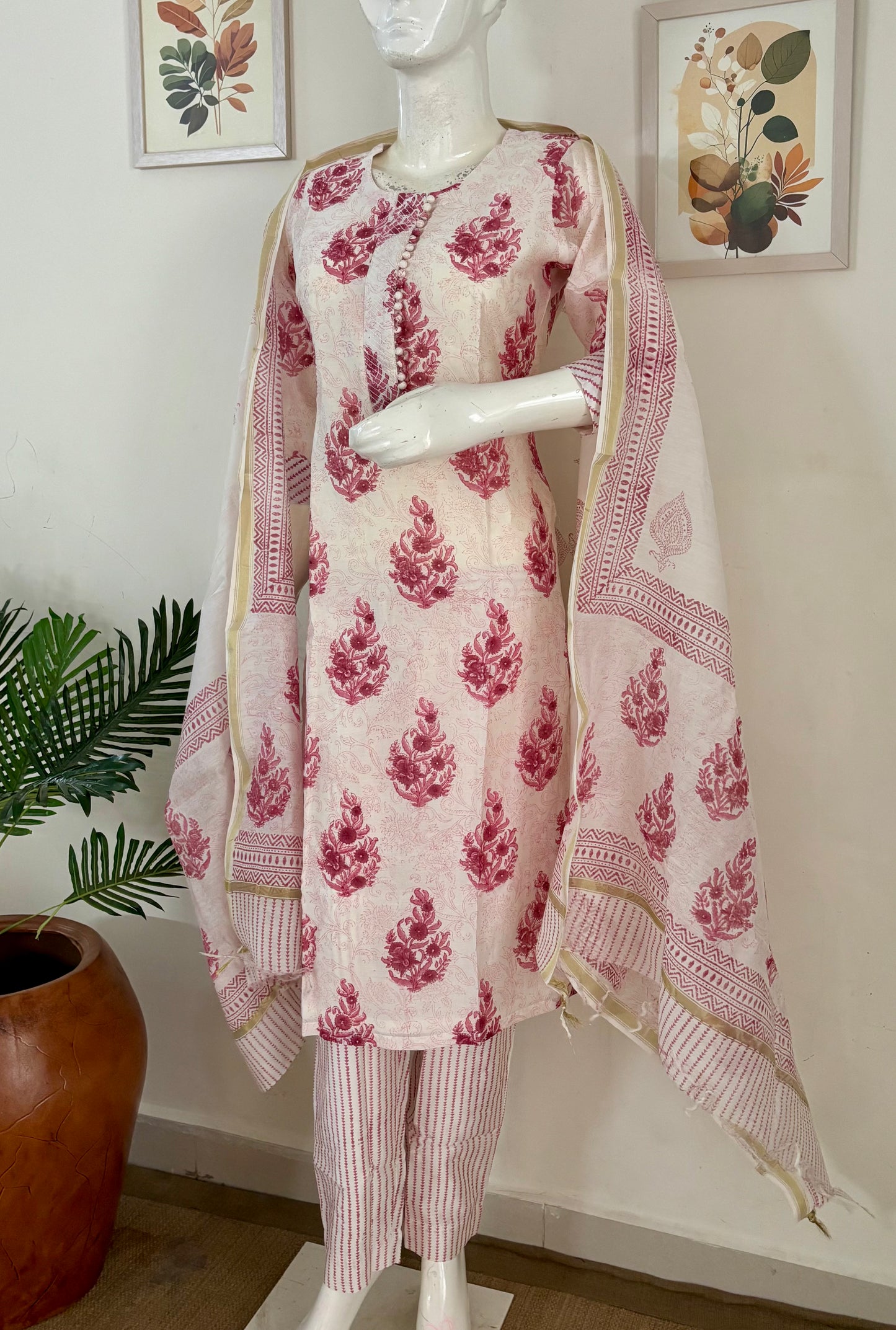 Noor – White & Pink Mughal Handblock Maheshwari Silk Set"