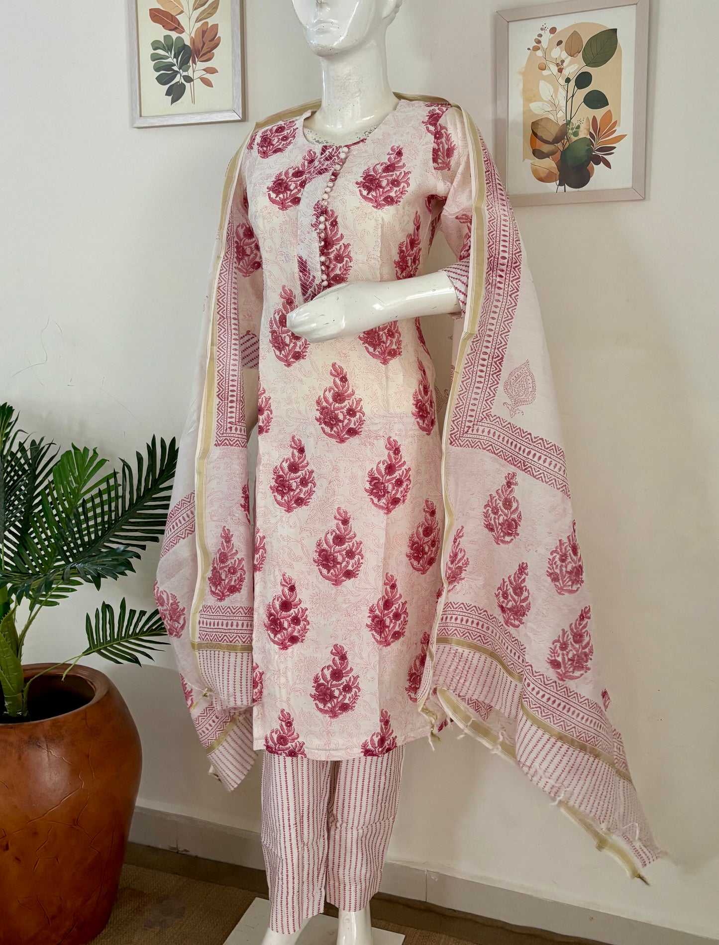 Noor – White & Pink Mughal Handblock Maheshwari Silk Set"
