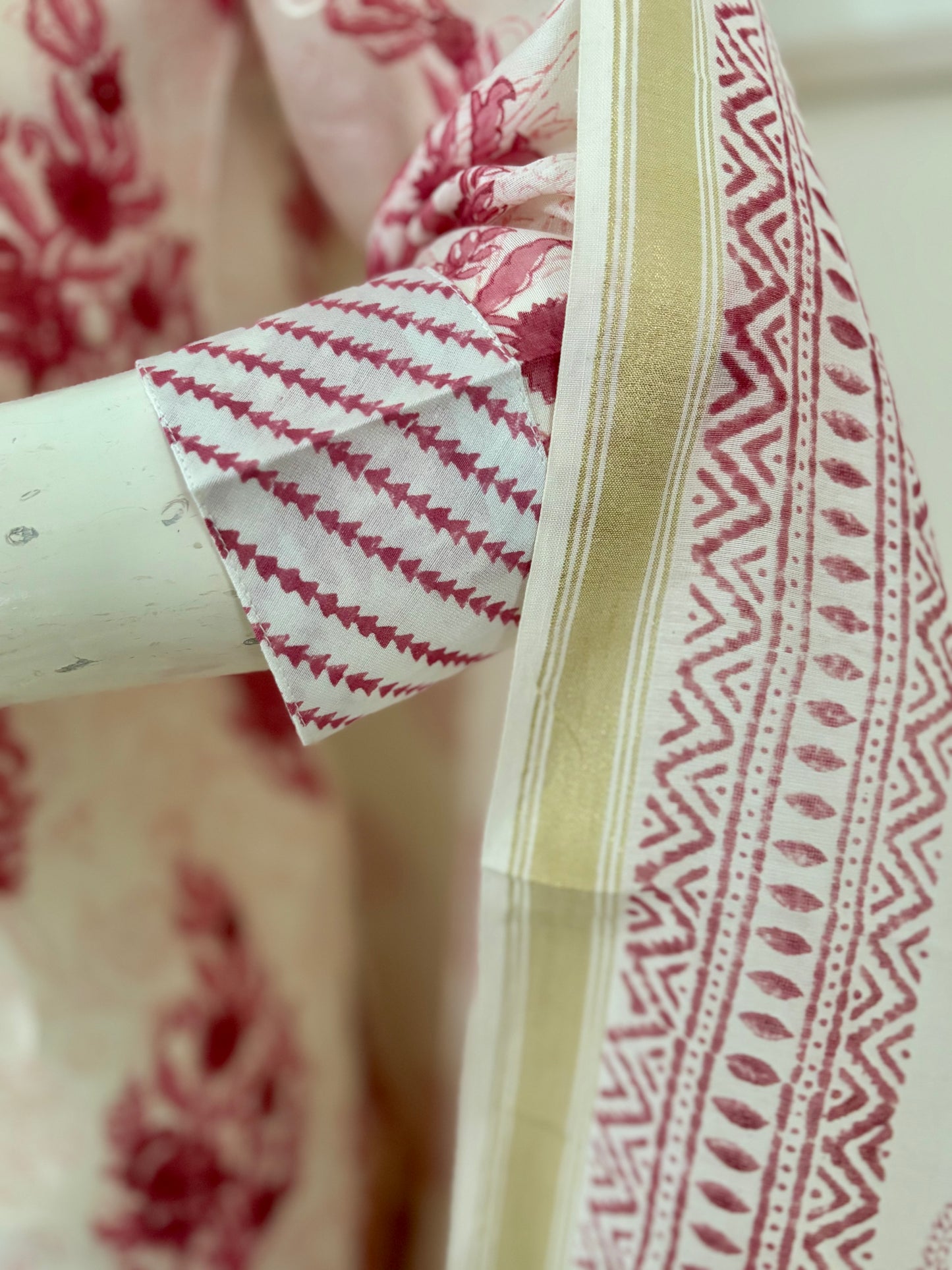 Noor – White & Pink Mughal Handblock Maheshwari Silk Set"