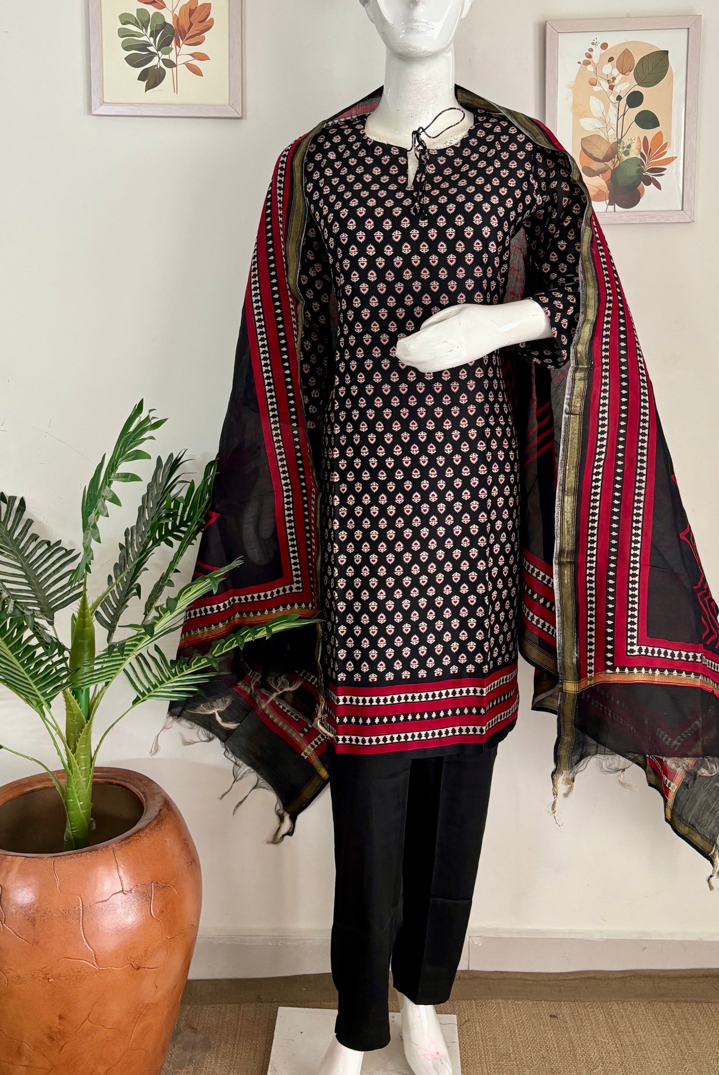 Black Elegance – Pure Maheshwari Silk Kurta Set with Bagh Print