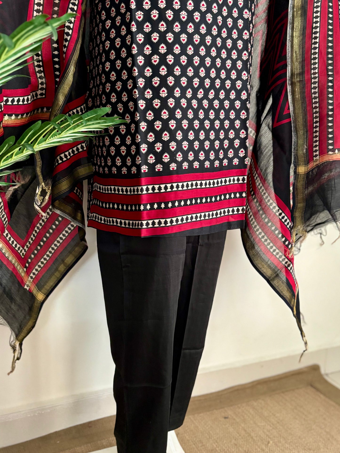 Black Elegance – Pure Maheshwari Silk Kurta Set with Bagh Print